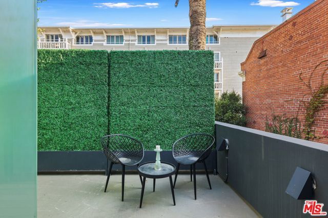 7 Vicente Terrace, Santa Monica, CA 90401