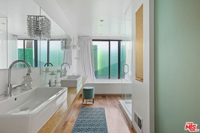 7 Vicente Terrace, Santa Monica, CA 90401