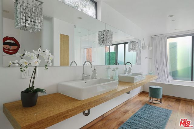 7 Vicente Terrace, Santa Monica, CA 90401