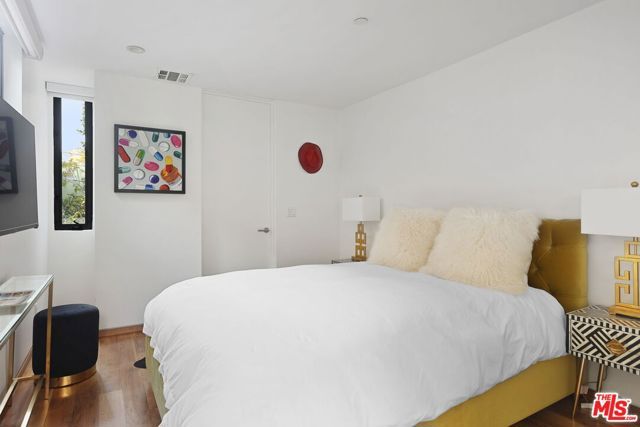 7 Vicente Terrace, Santa Monica, CA 90401