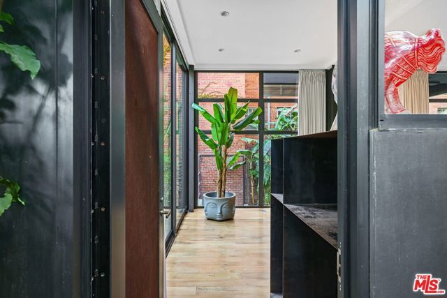 7 Vicente Terrace, Santa Monica, CA 90401