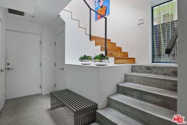 7 Vicente Terrace, Santa Monica, CA 90401