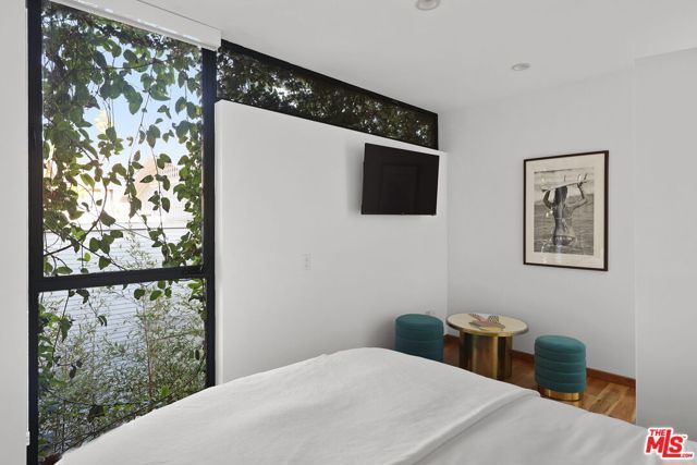 7 Vicente Terrace, Santa Monica, CA 90401