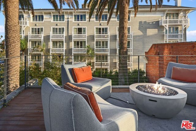 7 Vicente Terrace, Santa Monica, CA 90401
