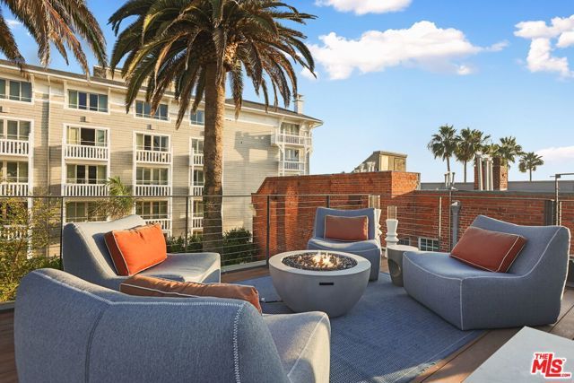 7 Vicente Terrace, Santa Monica, CA 90401