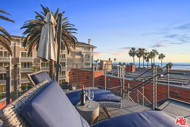 7 Vicente Terrace, Santa Monica, CA 90401