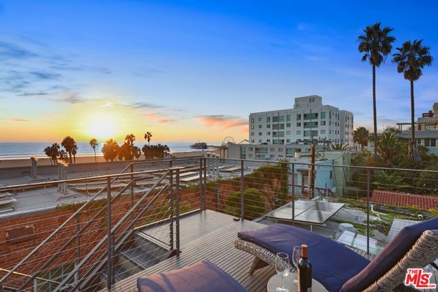 7 Vicente Terrace, Santa Monica, CA 90401