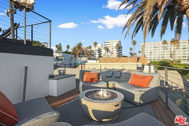 7 Vicente Terrace, Santa Monica, CA 90401