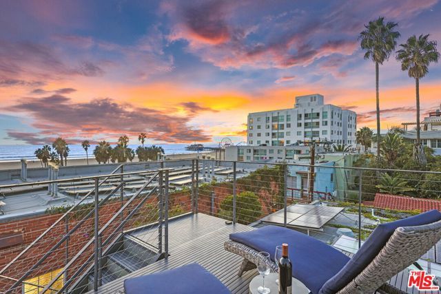 7 Vicente Terrace, Santa Monica, CA 90401