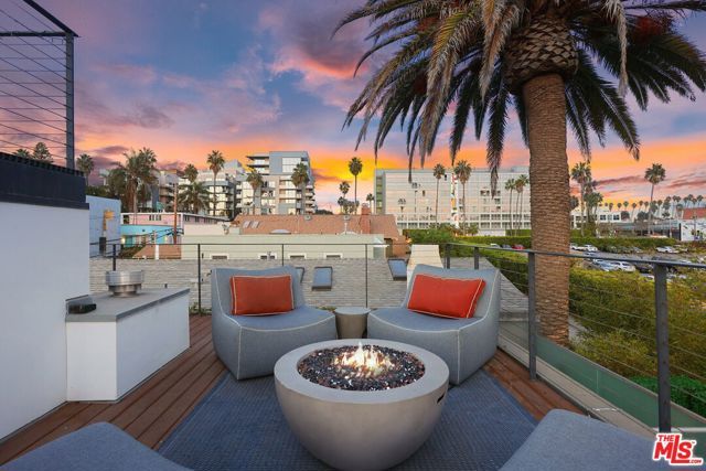 7 Vicente Terrace, Santa Monica, CA 90401