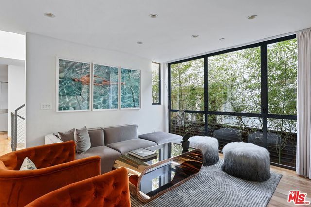 7 Vicente Terrace, Santa Monica, CA 90401