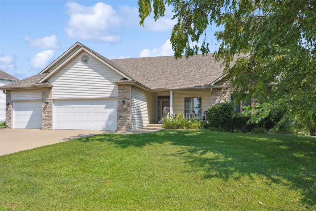4950 Windsor Circle, Pleasant Hill, IA 50327