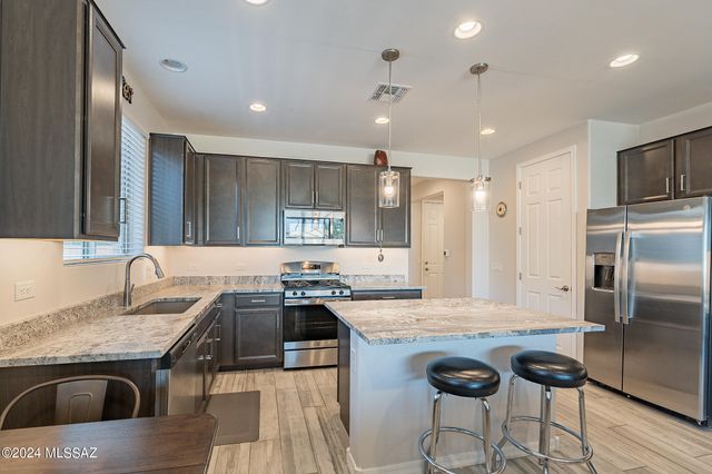 21372 E Charmaine Road, Red Rock, AZ 85145