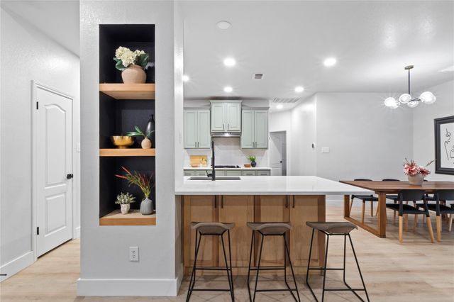 2915 Stonecreek DR, Round Rock, TX 78681