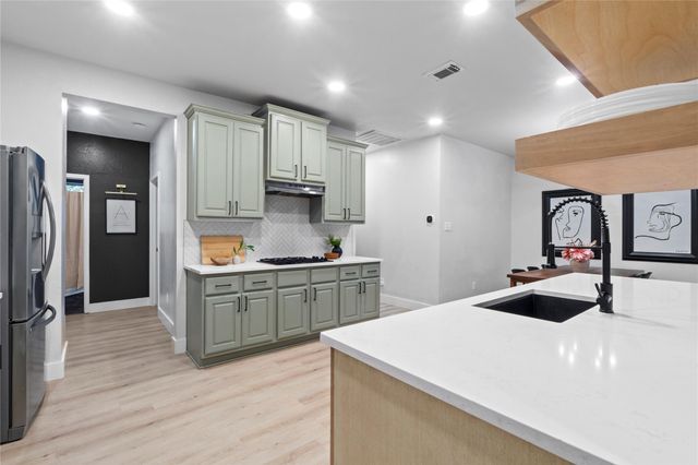 2915 Stonecreek DR, Round Rock, TX 78681