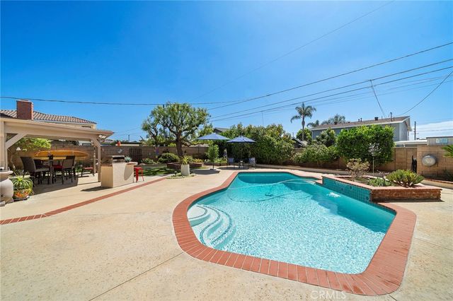 9690 Dove Circle, Fountain Valley, CA 92708
