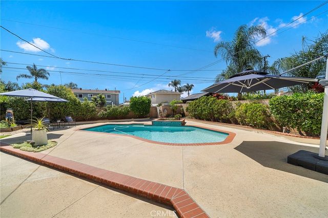 9690 Dove Circle, Fountain Valley, CA 92708