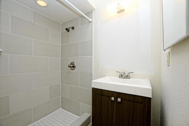 2018 W Rundberg LN 18C, Austin, TX 78758