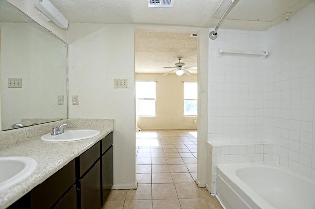 2018 W Rundberg LN 18C, Austin, TX 78758