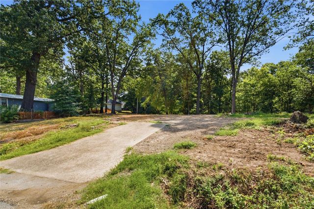 12 Pine Street, Bella Vista, AR 72714