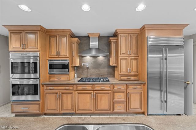 17571 Merry Oaks Trail, Chagrin Falls, OH 44023