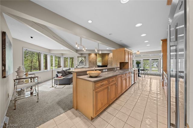 17571 Merry Oaks Trail, Chagrin Falls, OH 44023