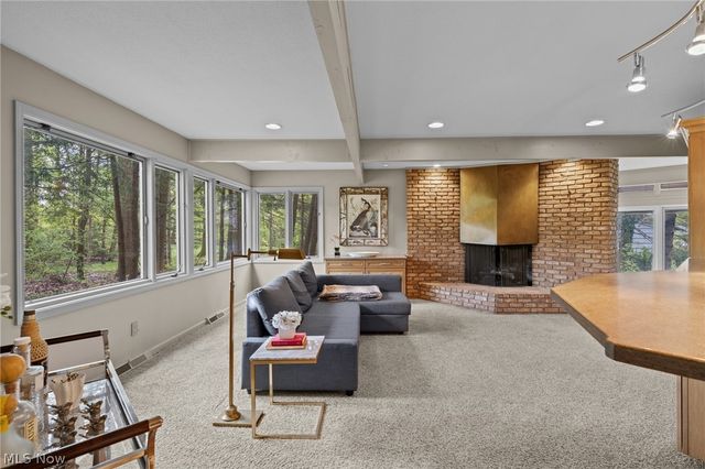 17571 Merry Oaks Trail, Chagrin Falls, OH 44023