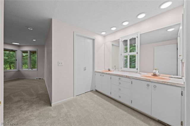 17571 Merry Oaks Trail, Chagrin Falls, OH 44023