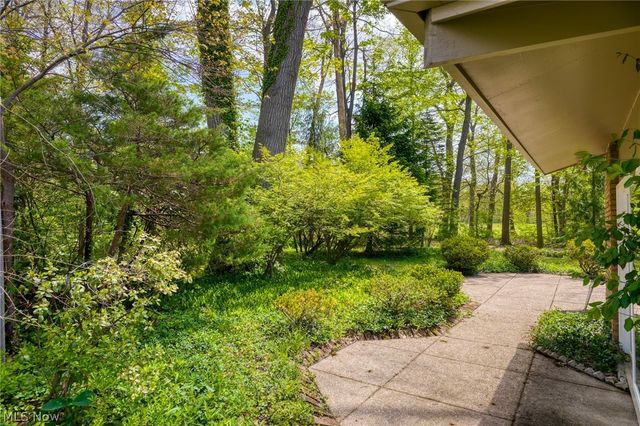 17571 Merry Oaks Trail, Chagrin Falls, OH 44023