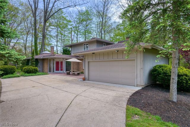 17571 Merry Oaks Trail, Chagrin Falls, OH 44023