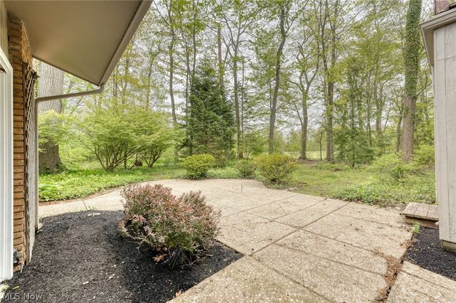 17571 Merry Oaks Trail, Chagrin Falls, OH 44023