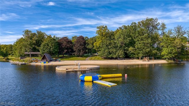 17571 Merry Oaks Trail, Chagrin Falls, OH 44023