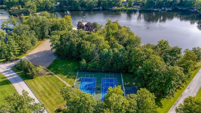 17571 Merry Oaks Trail, Chagrin Falls, OH 44023