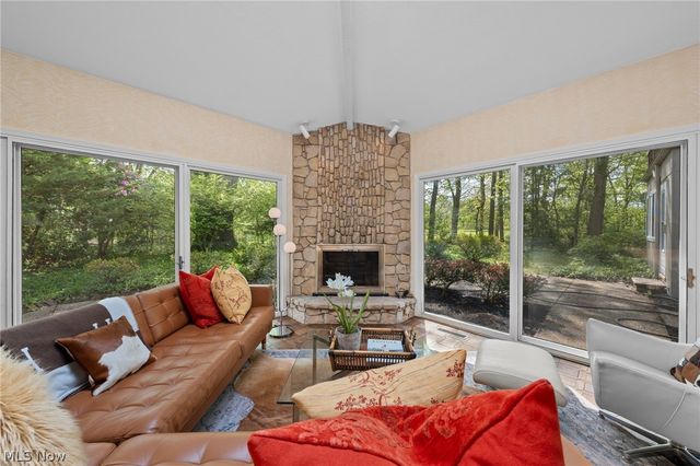 17571 Merry Oaks Trail, Chagrin Falls, OH 44023