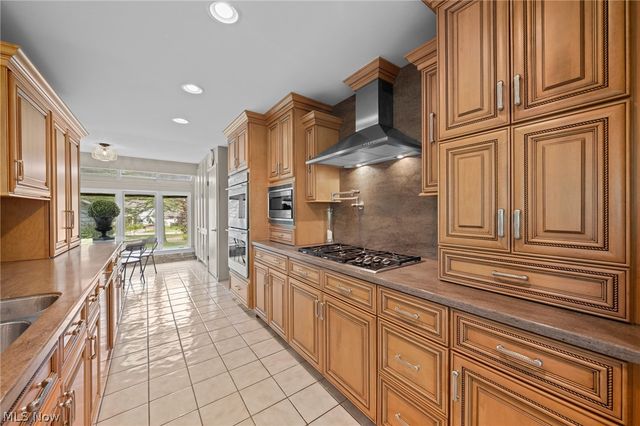 17571 Merry Oaks Trail, Chagrin Falls, OH 44023