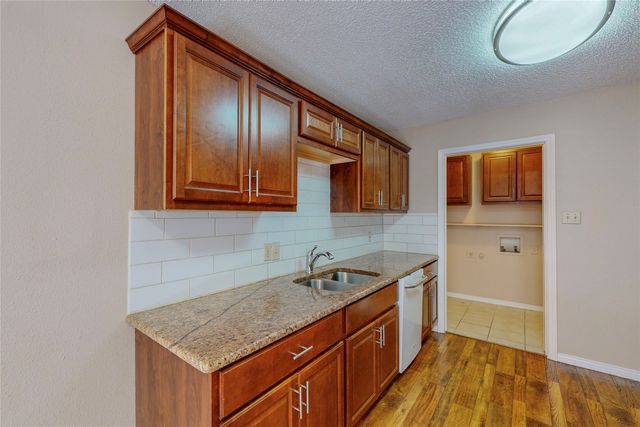 1912 N Irving Heights Drive, Irving, TX 75061