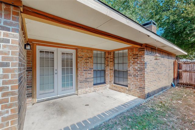 1912 N Irving Heights Drive, Irving, TX 75061