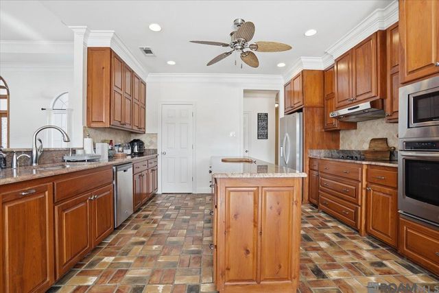 11867 Home Port Dr, Maurepas, LA 70449