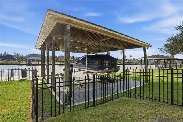 11867 Home Port Dr, Maurepas, LA 70449