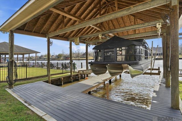 11867 Home Port Dr, Maurepas, LA 70449