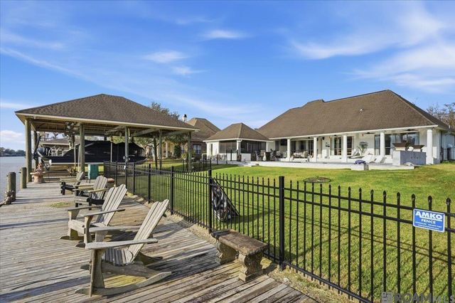 11867 Home Port Dr, Maurepas, LA 70449