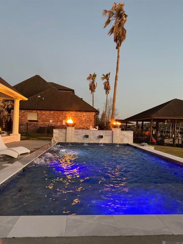 11867 Home Port Dr, Maurepas, LA 70449