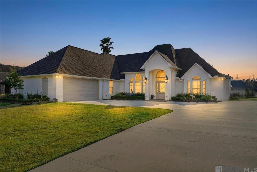 11867 Home Port Dr, Maurepas, LA 70449