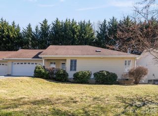 207 Allen Paul Drive, Hendersonville, NC 28791