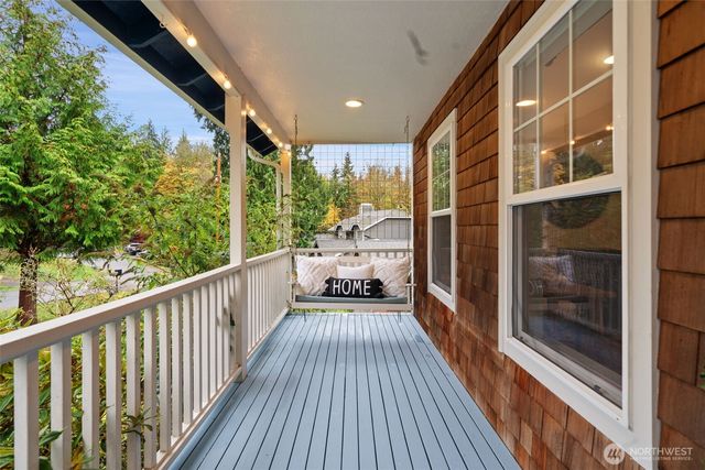 22085 Seavista Drive NE, Poulsbo, WA 98370