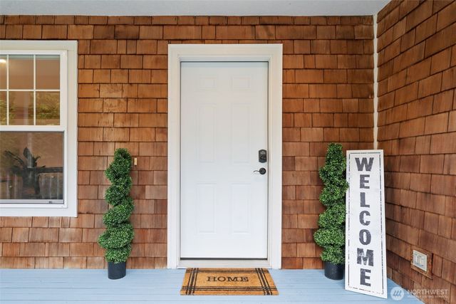 22085 Seavista Drive NE, Poulsbo, WA 98370