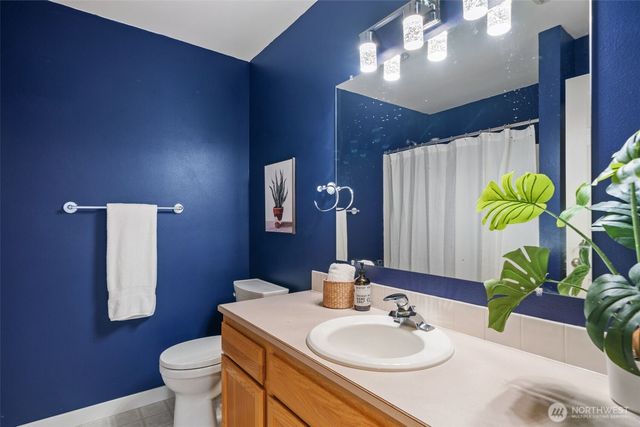 22085 Seavista Drive NE, Poulsbo, WA 98370