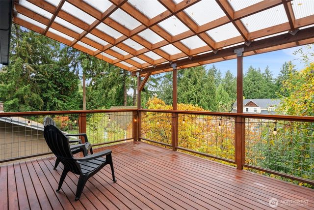 22085 Seavista Drive NE, Poulsbo, WA 98370