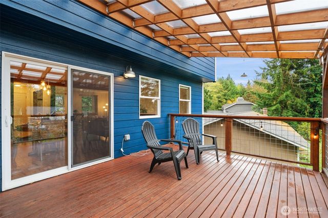 22085 Seavista Drive NE, Poulsbo, WA 98370