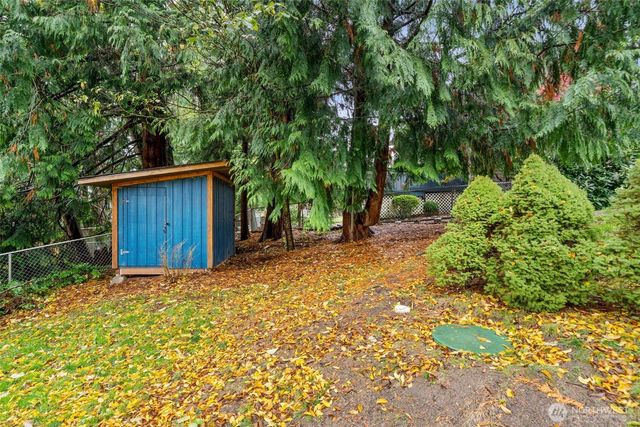 22085 Seavista Drive NE, Poulsbo, WA 98370